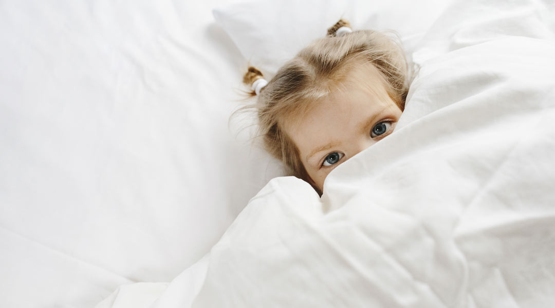 Scopri di più sull'articolo Lenzuola del lettino: come prevenire le allergie e le dermatiti nel bambino