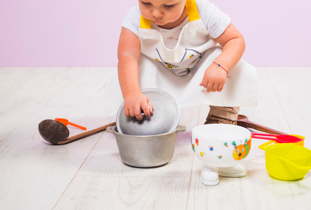 Scopri di più sull'articolo Materiali montessoriani: Cestino e sacchetto magico, ecco come intrattenere tuo figlio con i giochi Montessori